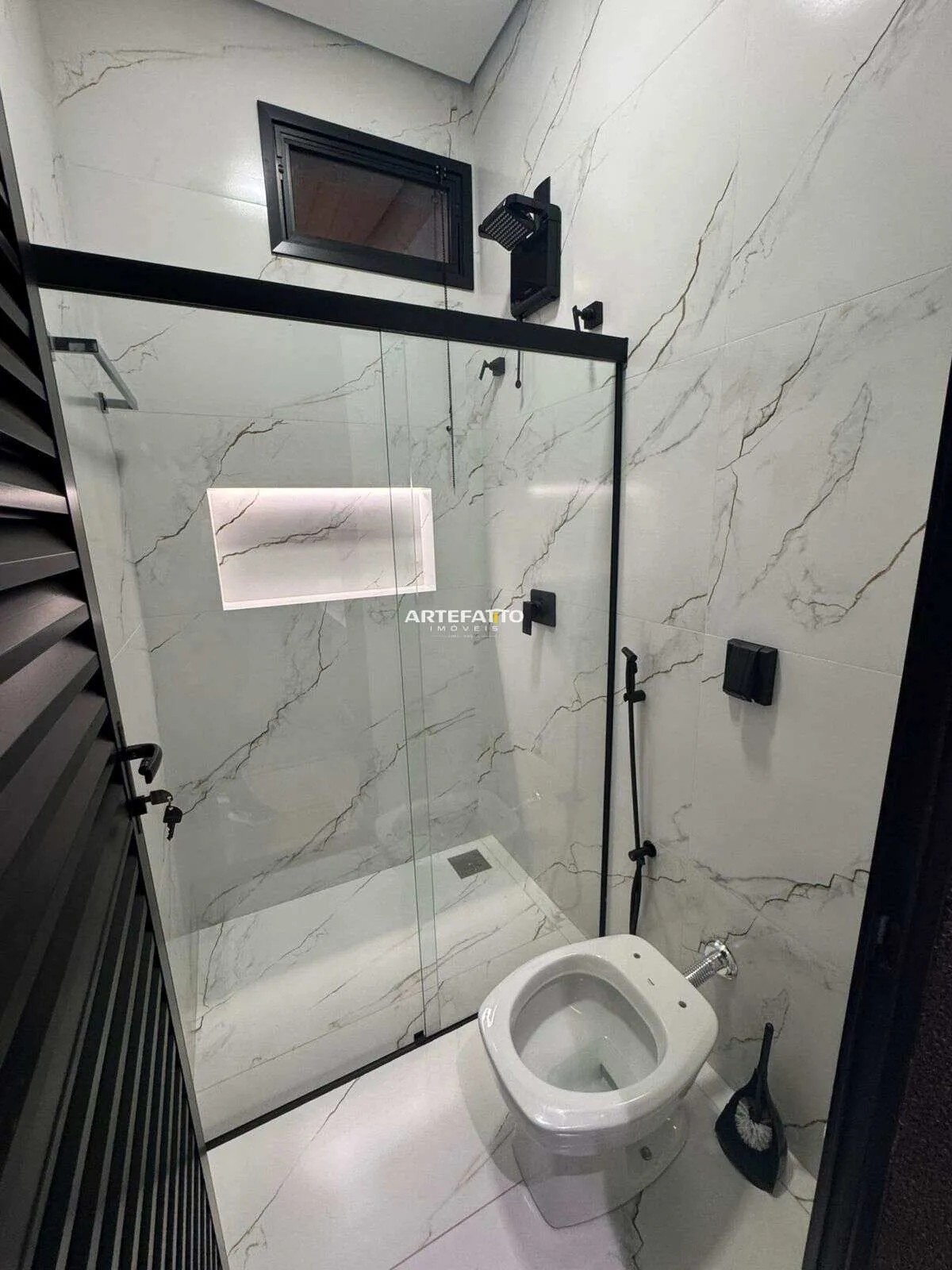 Imagem Linda residência a venda com piscina de porteira fechada no Primo Meneghetti 2