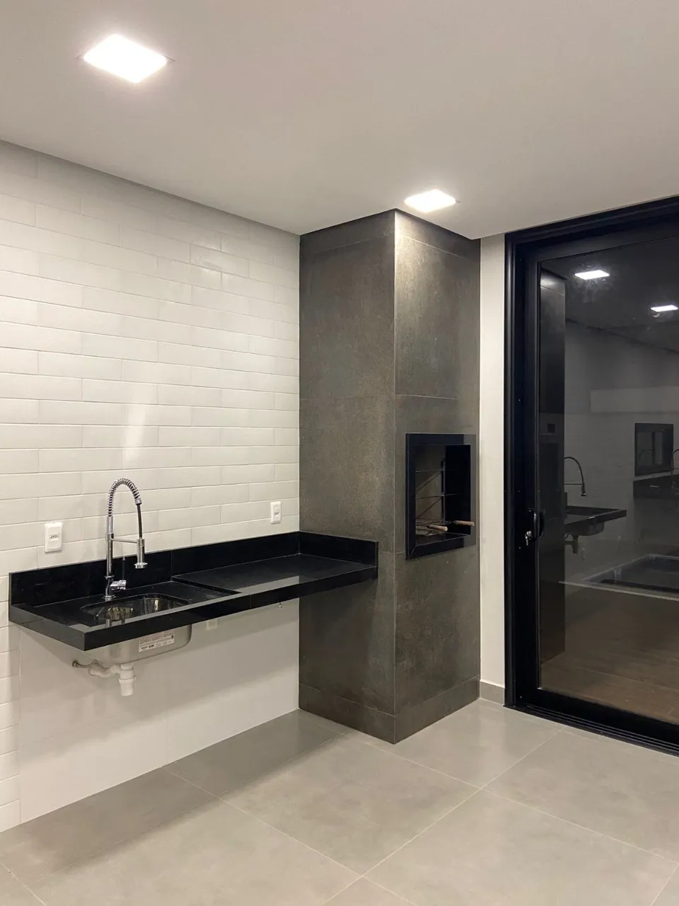 Imagem Casa de alto padrão no Parque Ibiti Reserva em Sorocaba-SP: 3 quartos, 3 suítes, 3 salas, 5 banheiros e 4 vagas.