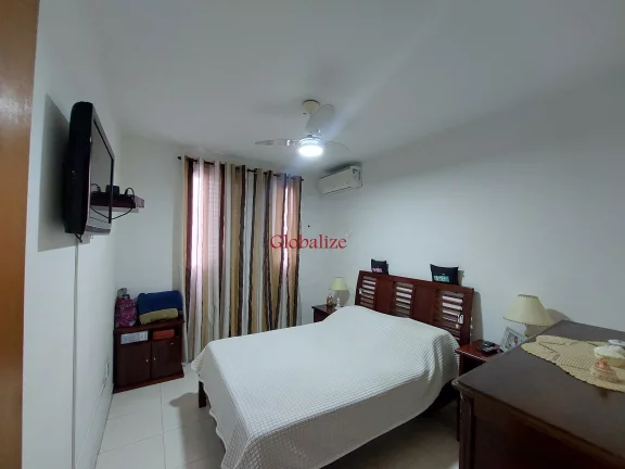 Imagem Casa com 6 Quartos e 5 banheiros à Venda, 212 m² por R$ 1.500.000