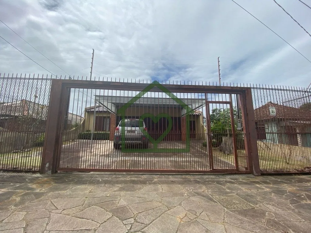 Imagem Ótima casa no Jardim do Salso, com 2 pavimentos, sendo o pavimento superior com 3 amplos dormitóri...