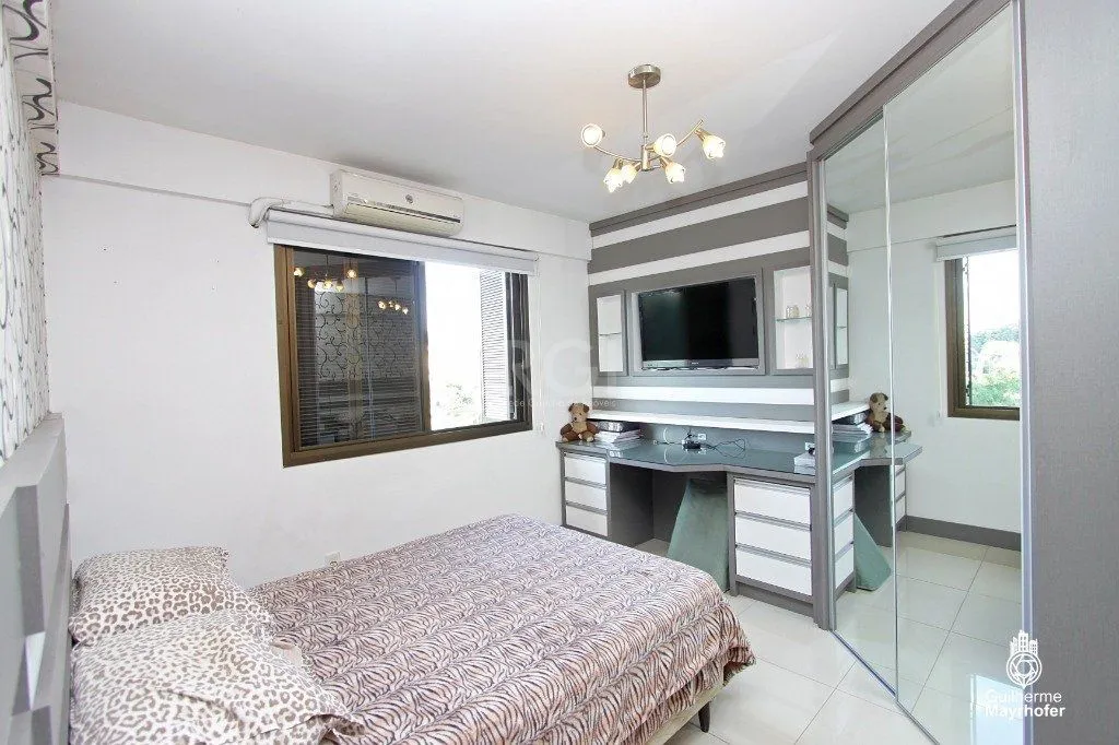 Imagem Cobertura para Venda - 350m², 3 dormitórios, sendo 1 suites, 2 vagas - Teresópolis