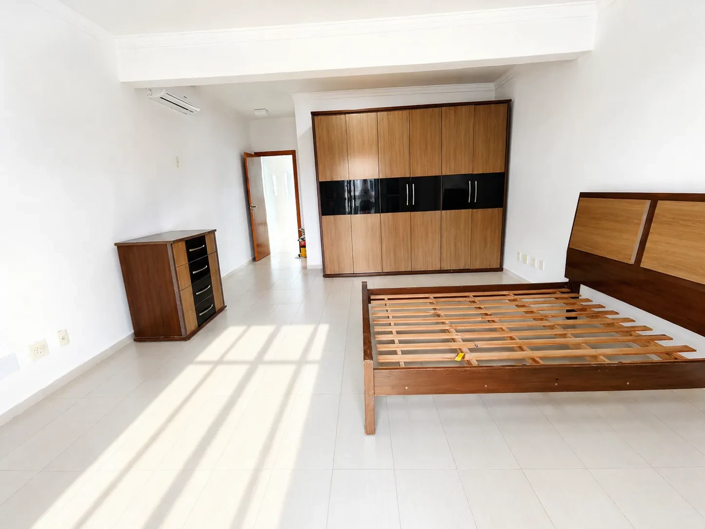 Imagem Casa com 4 Quartos à Venda, 239 metros em Embaré - Santos