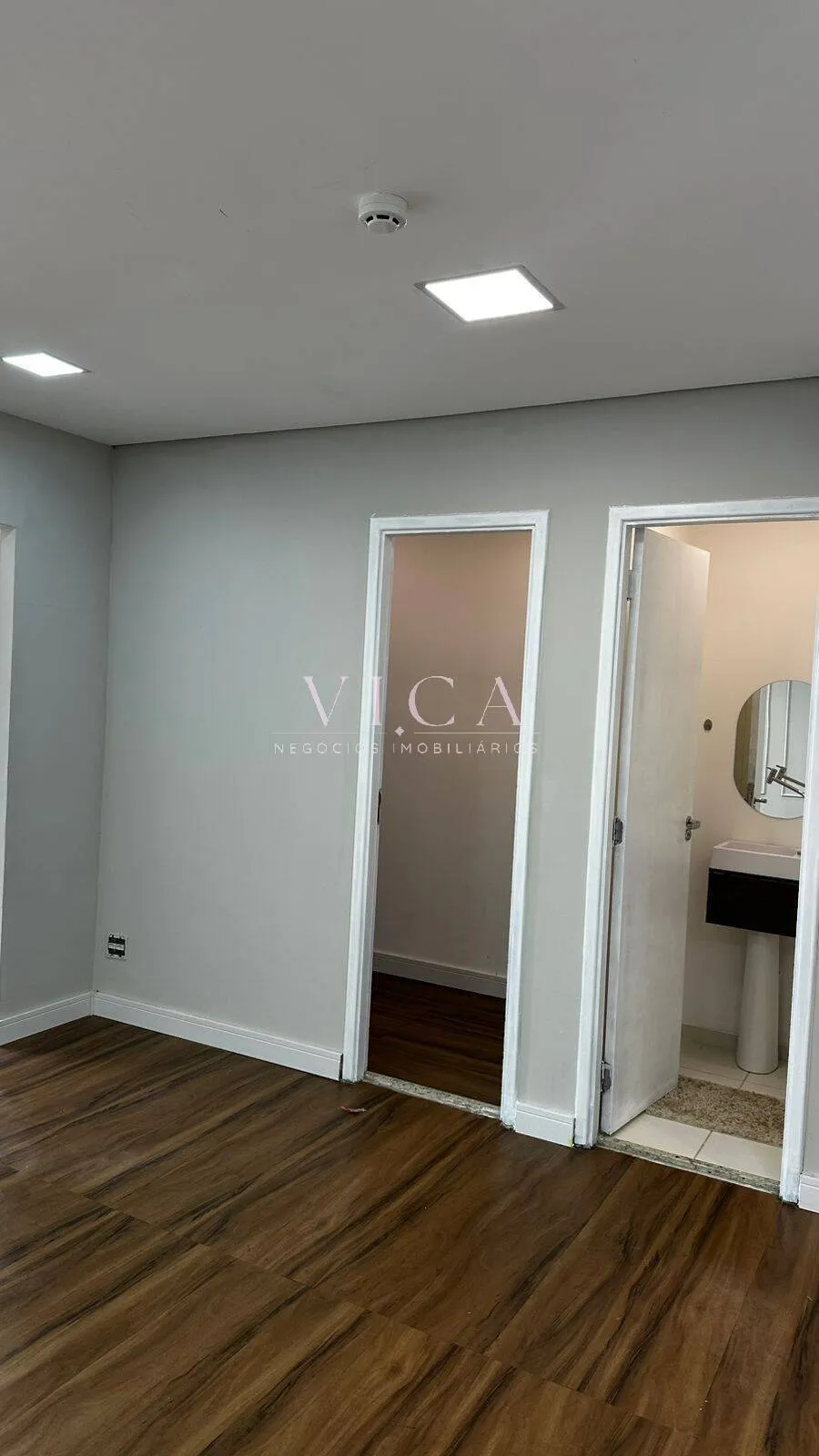 Imagem Sala Com 55m² para aluguel por R$ 4.000,00 - Alphaville/SP