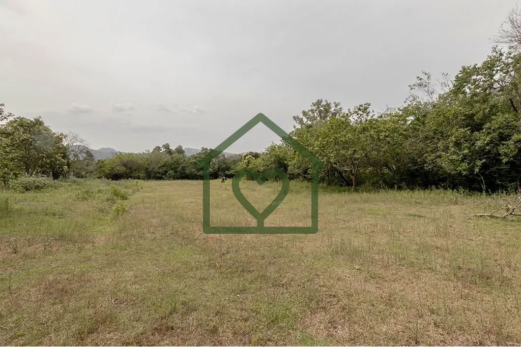 Imagem Descubra uma oportunidade incrível para adquirir um terreno excepcional, localizado na charmosa cid...