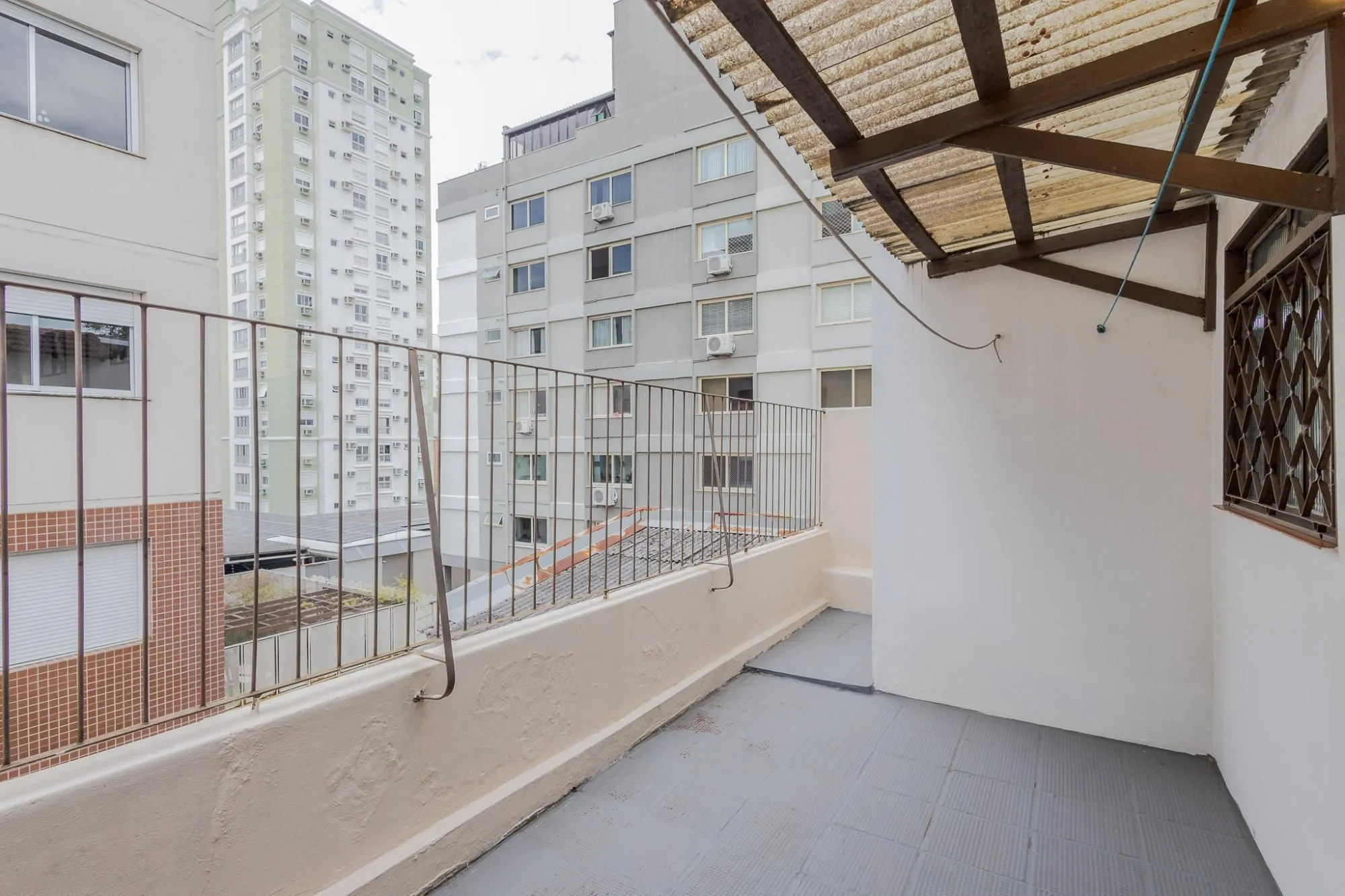 Imagem Casa para Venda - 210m², 4 dormitórios, 2 vagas - Petrópolis