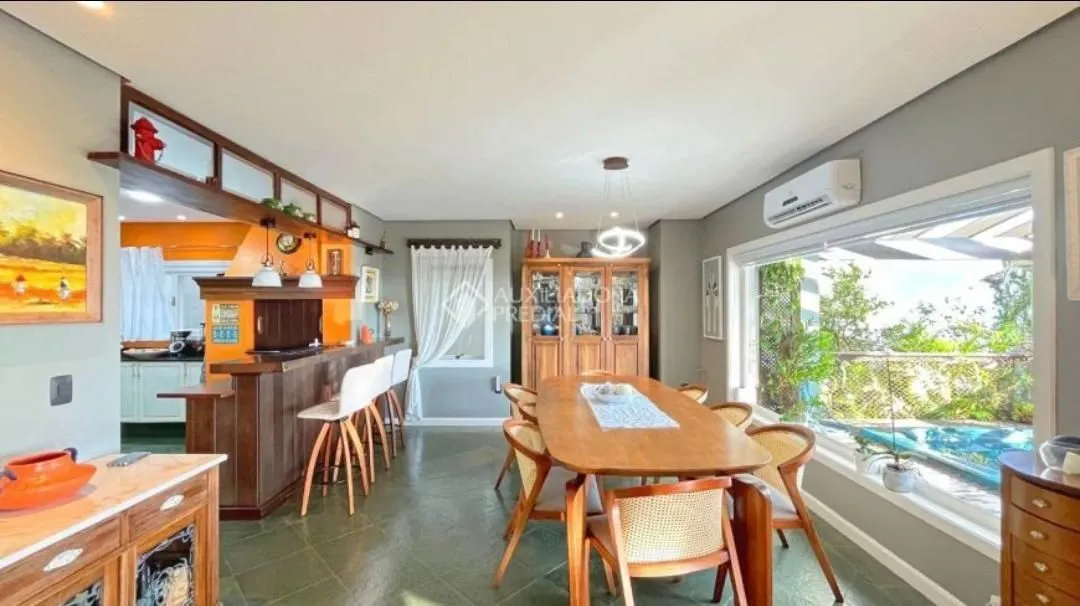 Imagem Casa com 3 dormitórios, bairro Sétimo Céu em Porto Alegre
