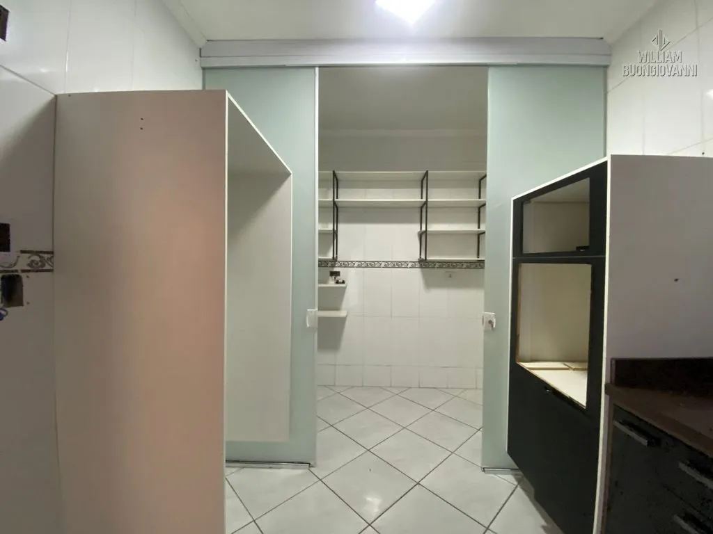 Imagem Vende-se esse Maravilhoso Sobrado com 3 Dormitórios - Bairro Boqueirão