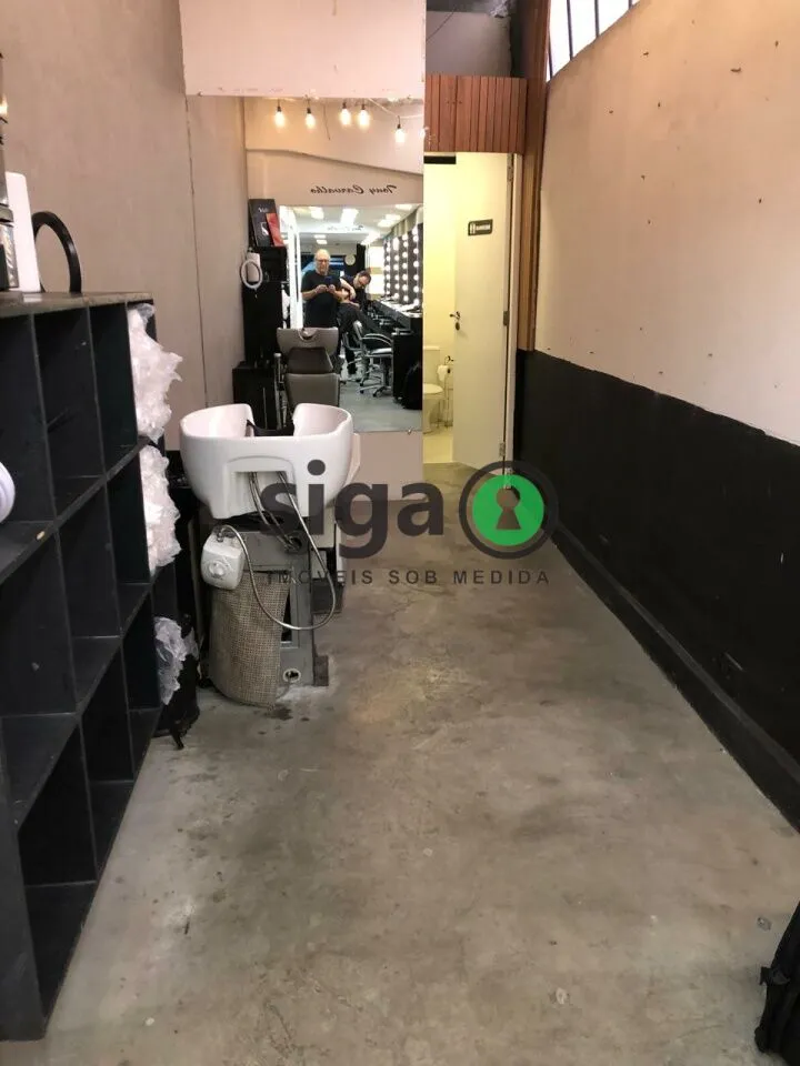 Imagem Loja em piso inferior, com 70m², 3 x 23m para locação no Brooklin