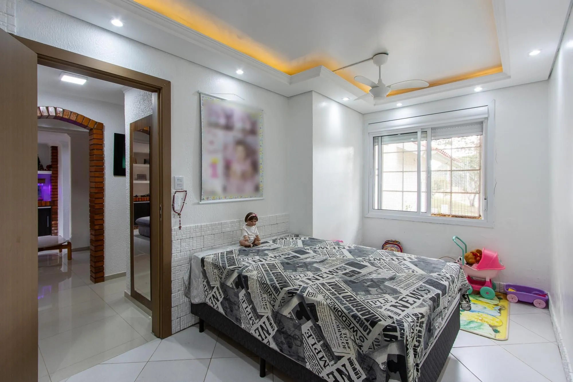 Imagem Casa de 4 dormitórios, 2 suítes, piscina, pátio e 2 vagas de garagem.