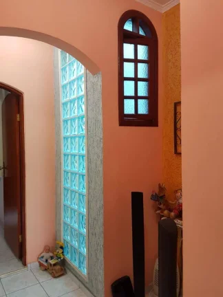 Imagem Sobrado mobiliado à venda, 210m² área construída 3 Dormitorios 4 Vagas