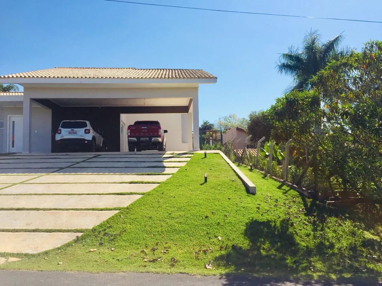 Imagem Casa Térrea no Condomínio Portal do Sabia - 350m² de Construção, 3 Suítes (1 Master), Piscina e Espaço Gourmet