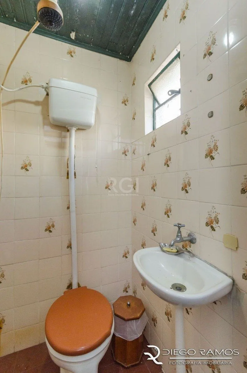 Imagem Casa para Venda - 216m², 4 dormitórios, sendo 1 suites, 4 vagas - Menino Deus