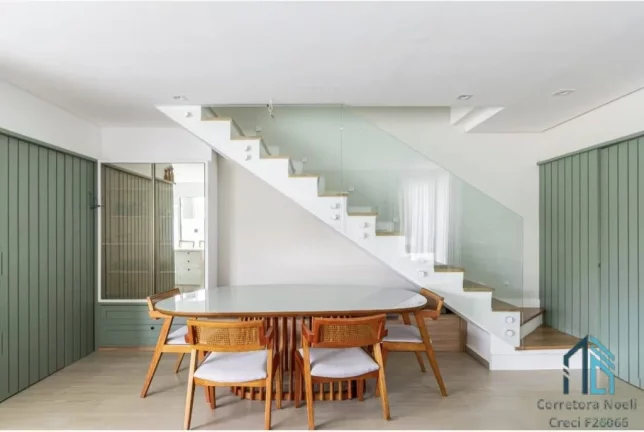 Imagem Casa em Condomínio, 03 quartos c/suíte, Ático c/área Gourmet, no Santa Cândida em Curitiba PR