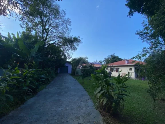 Imagem CASA COM AMPLO TERRENO, 3 QUARTOS, CENTRO