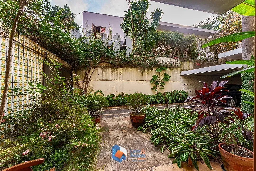 Imagem Casa para venda em Pacaembu com 3 quartos, sendo 1 suíte, 320m²