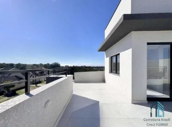 Imagem Sobrado com Ático, Terraço, 03 quartos c/suíte, Santa Felicidade em Curitiba PR