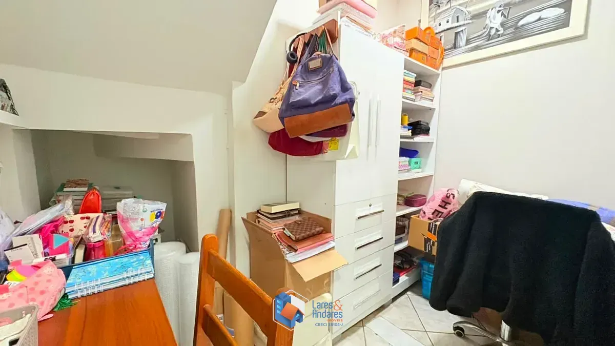 Imagem Sobrado para venda em Parque Maria Domitila com 3 quartos, sendo 1 suíte, 200m²