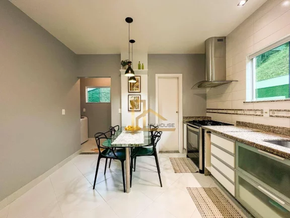 Imagem Casa com 4 dormitórios à venda, 192 m² por R$ 1.295.000 - Pimenteiras - Teresópolis/RJ
