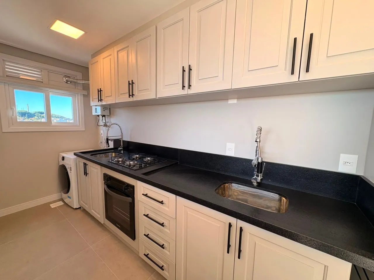 Imagem Apartamento à venda em Torres, Centro, com 2 quartos, 72.29m2