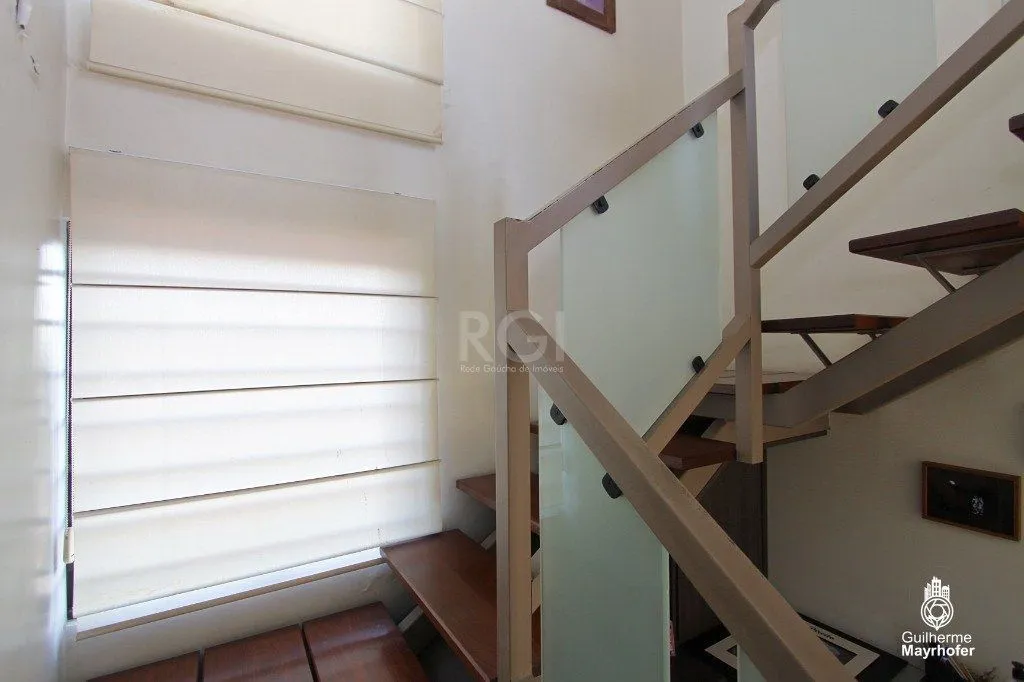 Imagem Cobertura para Venda - 350m², 3 dormitórios, sendo 1 suites, 2 vagas - Teresópolis