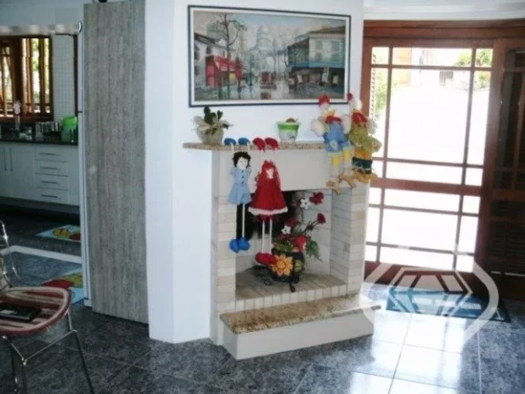 Imagem Casa individual com 4 dormitórios, sendo 1 suíte, e 3 vagas de garagem, no bairro Tristeza.

A Bri...