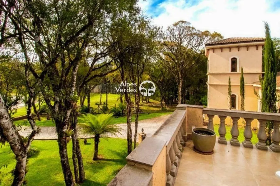 Imagem Vende-se Casa em Condominio com 4 suites a 5 minutos da Rua Coberta