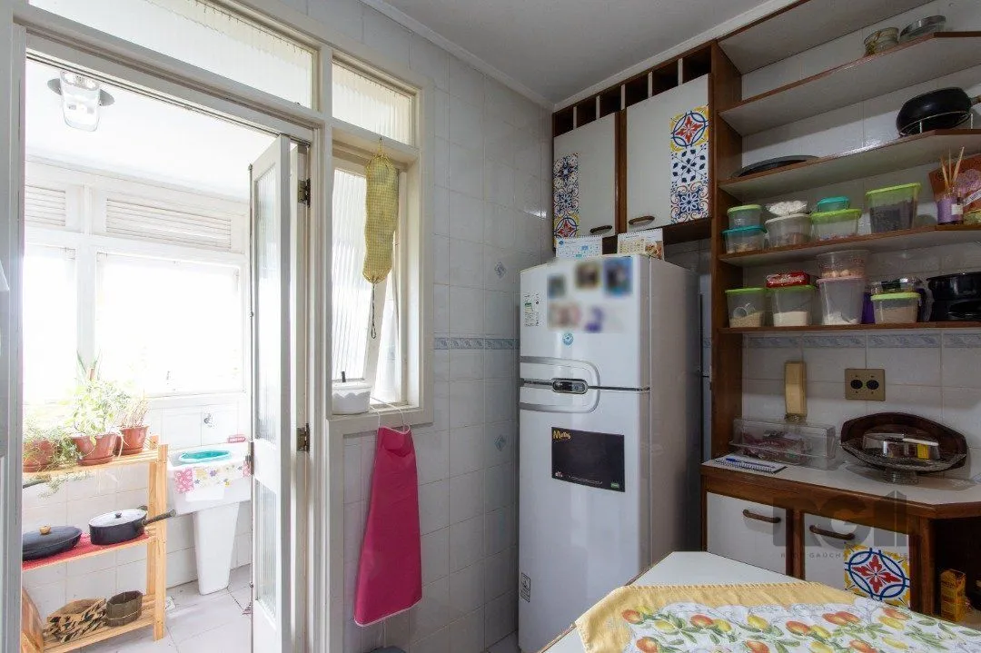 Imagem Apartamento com 73m², 2 dormitórios, área de serviço separada, living 2 ambientes , vaga de garagem escriturada e coberta.
