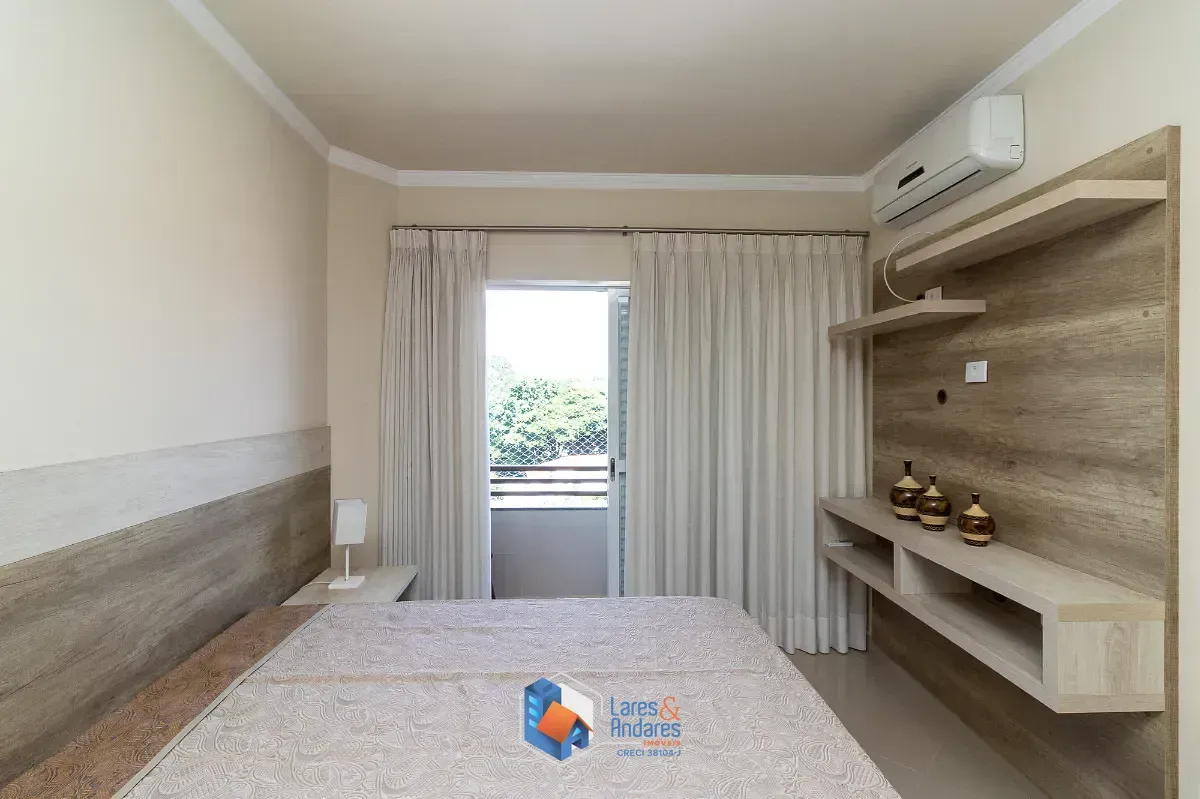 Imagem Sobrado para venda em Chácara Inglesa com 3 quartos, sendo 1 suíte, 364m²