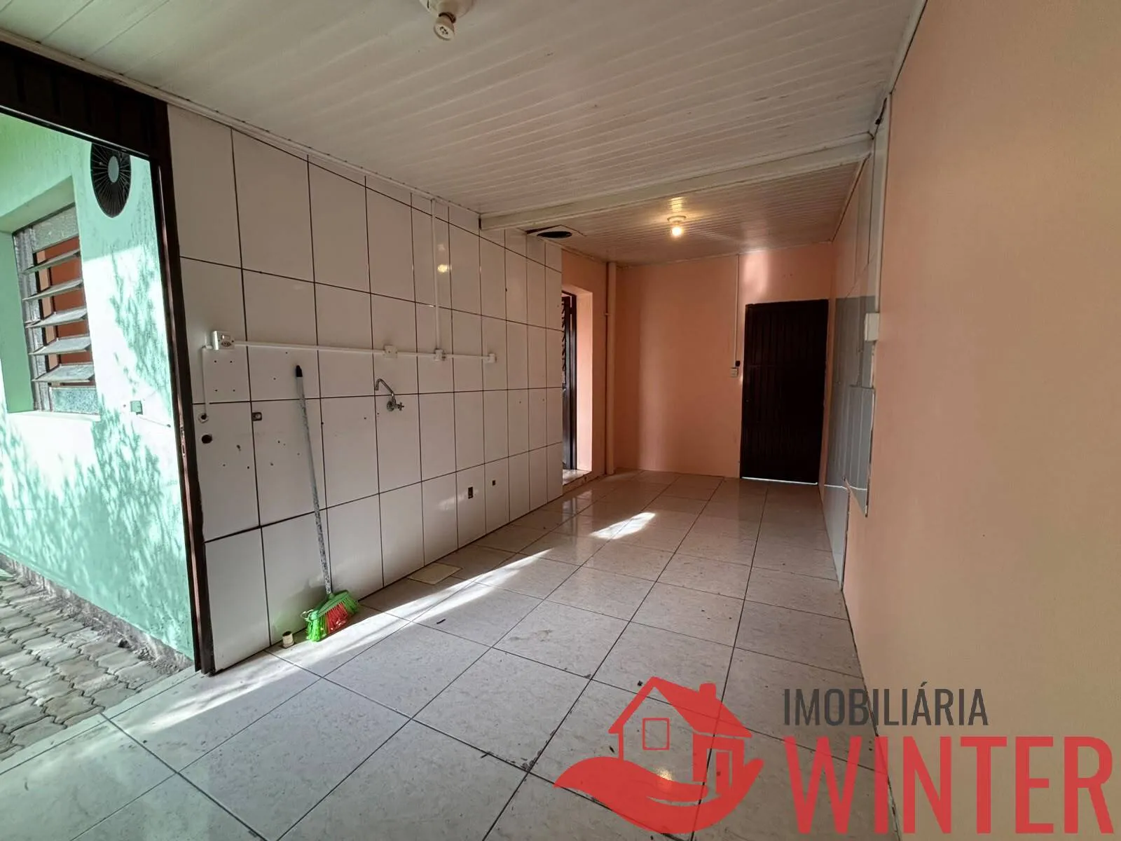 Imagem Casa ampla com 2 Dormitórios, garagem coberta para 3 carros - Matiel