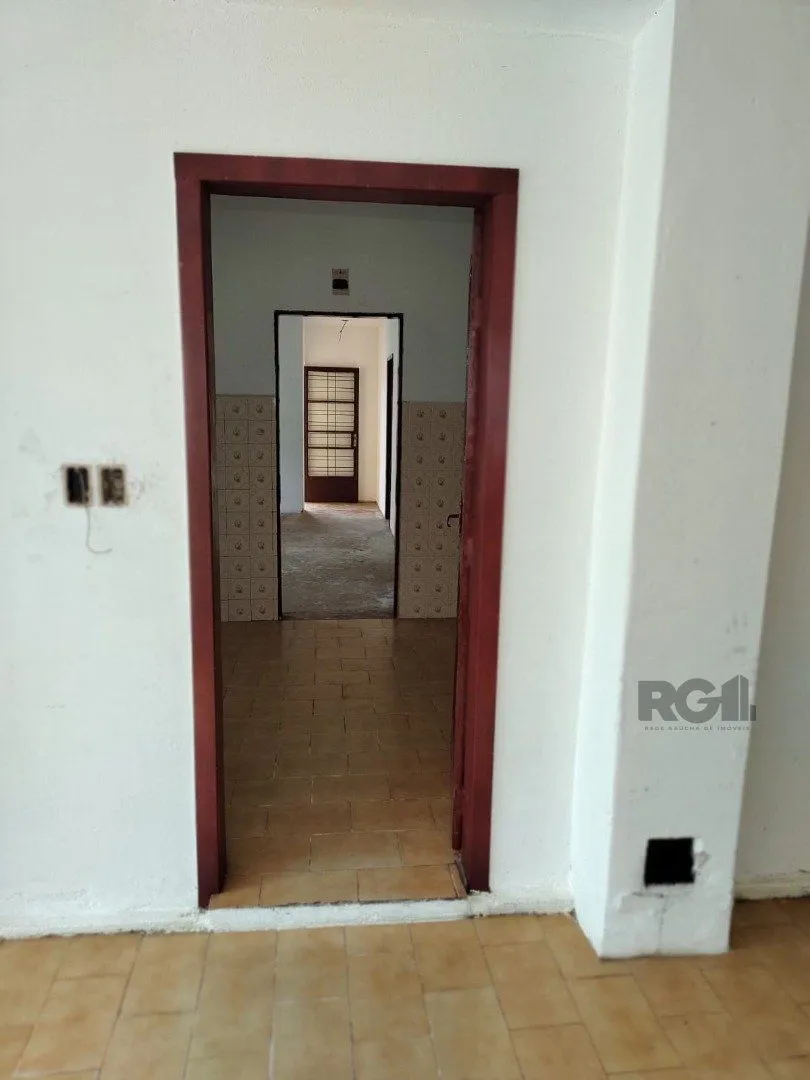 Imagem Casa para Venda - 247.37m², 4 dormitórios, 4 vagas - Partenon