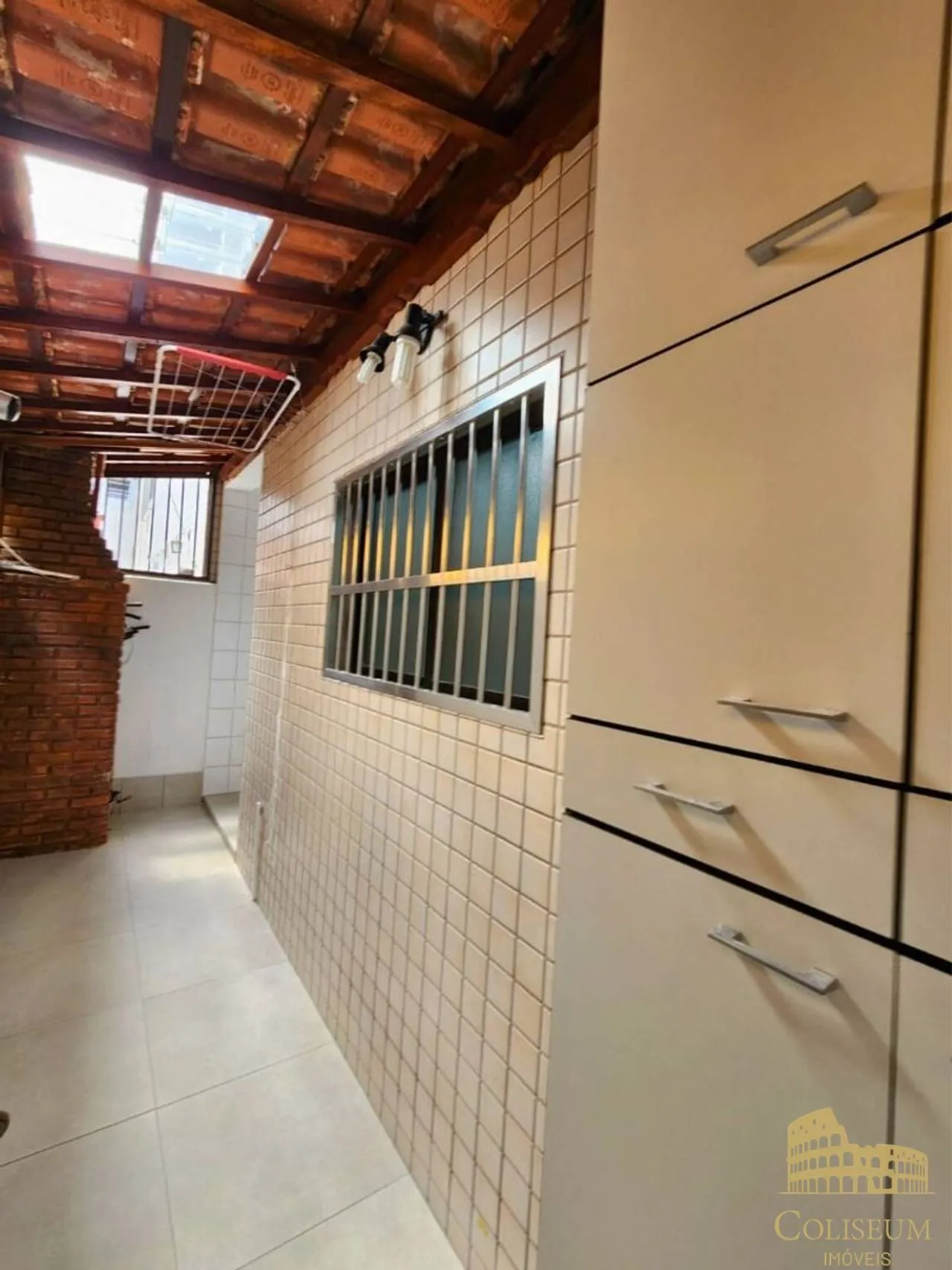 Imagem SOBRADO, 2 DORMS,2SUÍTES,CHURRASQUEIRA,2 VGS, GUILHERMINA