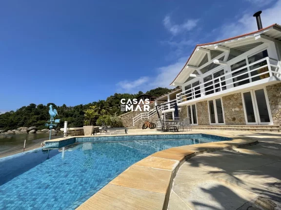 Imagem Casa de Luxo à Beira-Mar em Condomínio na Vila Velha, Angra dos Reis-RJ: 6 Quartos, 6 Suítes, 7 Salas e 7 Banheiros.
