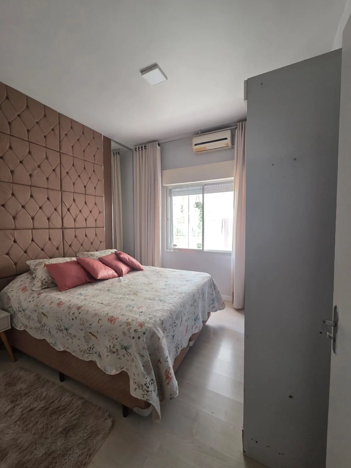 Imagem Apartamento com 02 Quartos e 01 Banheiro no Bairro Petrópolis em Porto Alegre