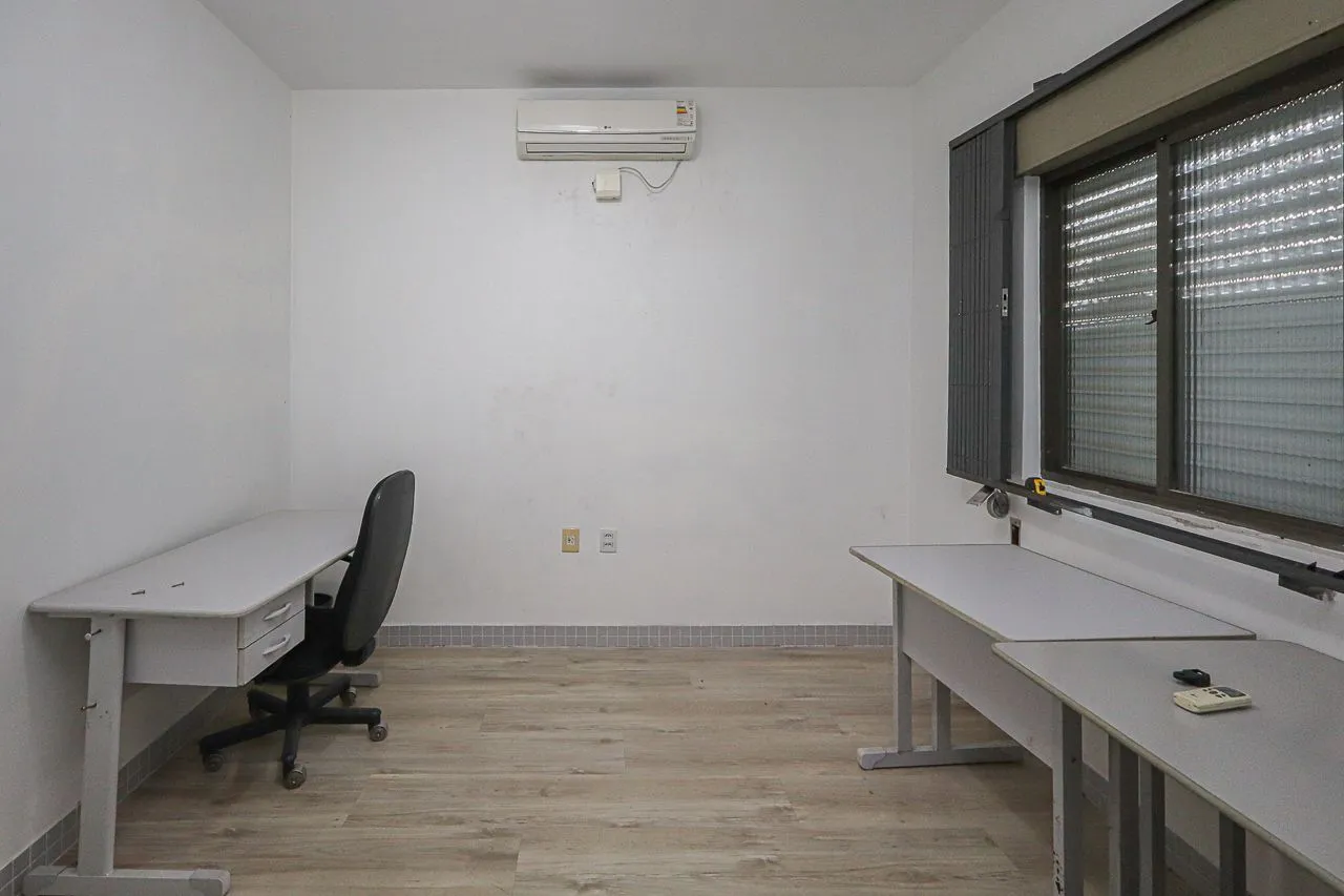 Imagem Pavilhao Comercial, Locação / Venda, 596 m², Bairro Partenon, Porto Alegre