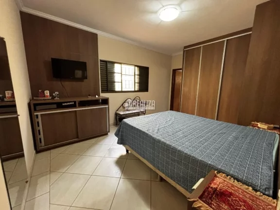 Imagem Casa à venda no bairro Estados Unidos em Uberaba - 3 dormitórios, 2 suítes, 3 garagens