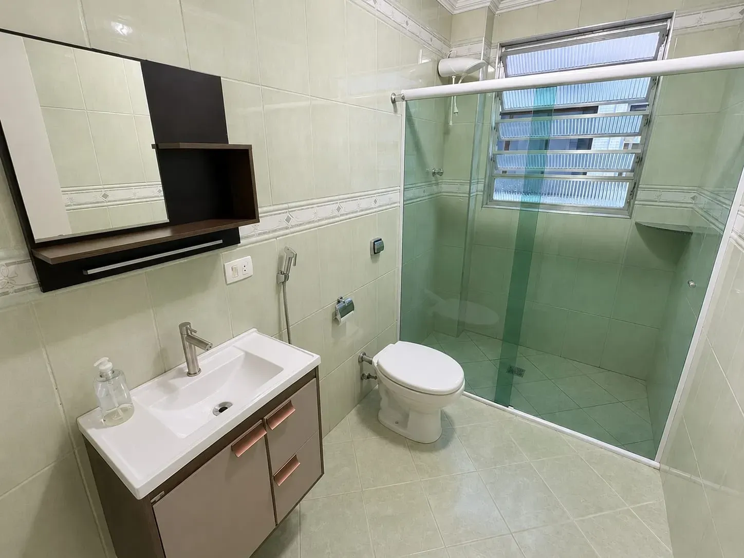 Imagem Apartamento com 2 Quartos à Venda, 69 m² em Encruzilhada - Santos