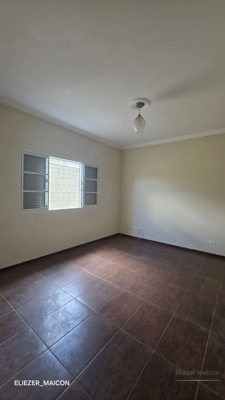 Imagem Casa térrea à Venda com 3 quartos no Jardim das Acácias, Poços de Caldas - MG