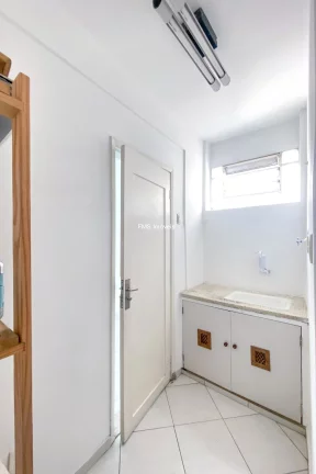 Imagem Conjunto Comercial de Alto Padrão na Consolação: 3 Salas, 1 Vaga, 84m² - Venda ou Locação em São Paulo-SP!