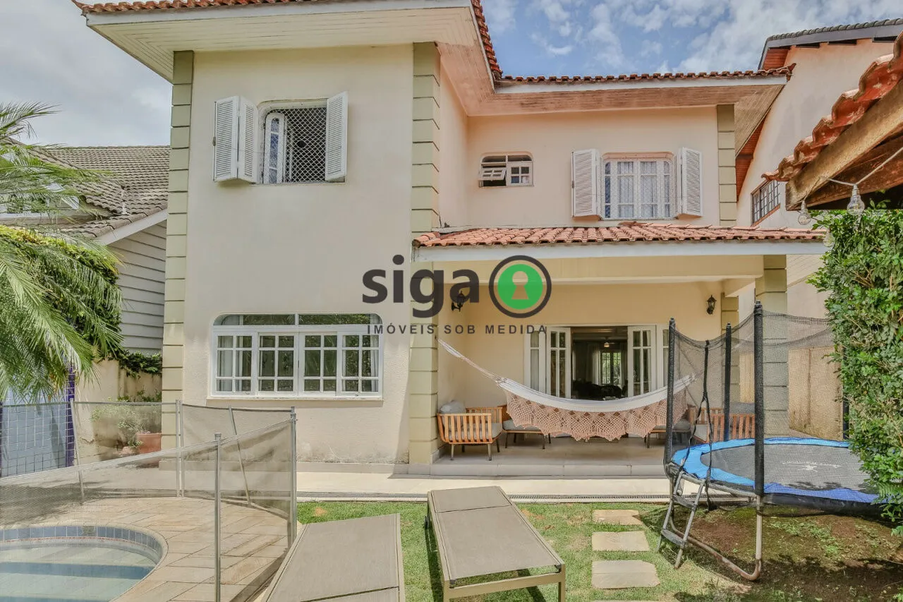 Foto do imóvel Casa sofisticada com 5 quartos, piscina privativa e sótão versátil!