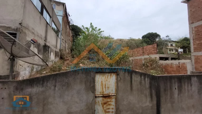 Imagem Casa com Lote grande no Bairro Veneza - Ipatinga