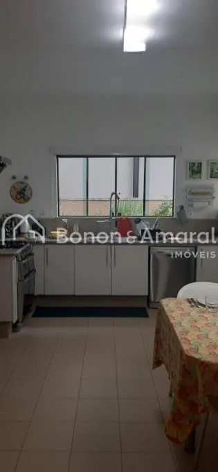 Imagem "Exclusiva Casa com 4 Dormitórios, Área Gourmet e Piscina em Condomínio Fechado em Valinhos"