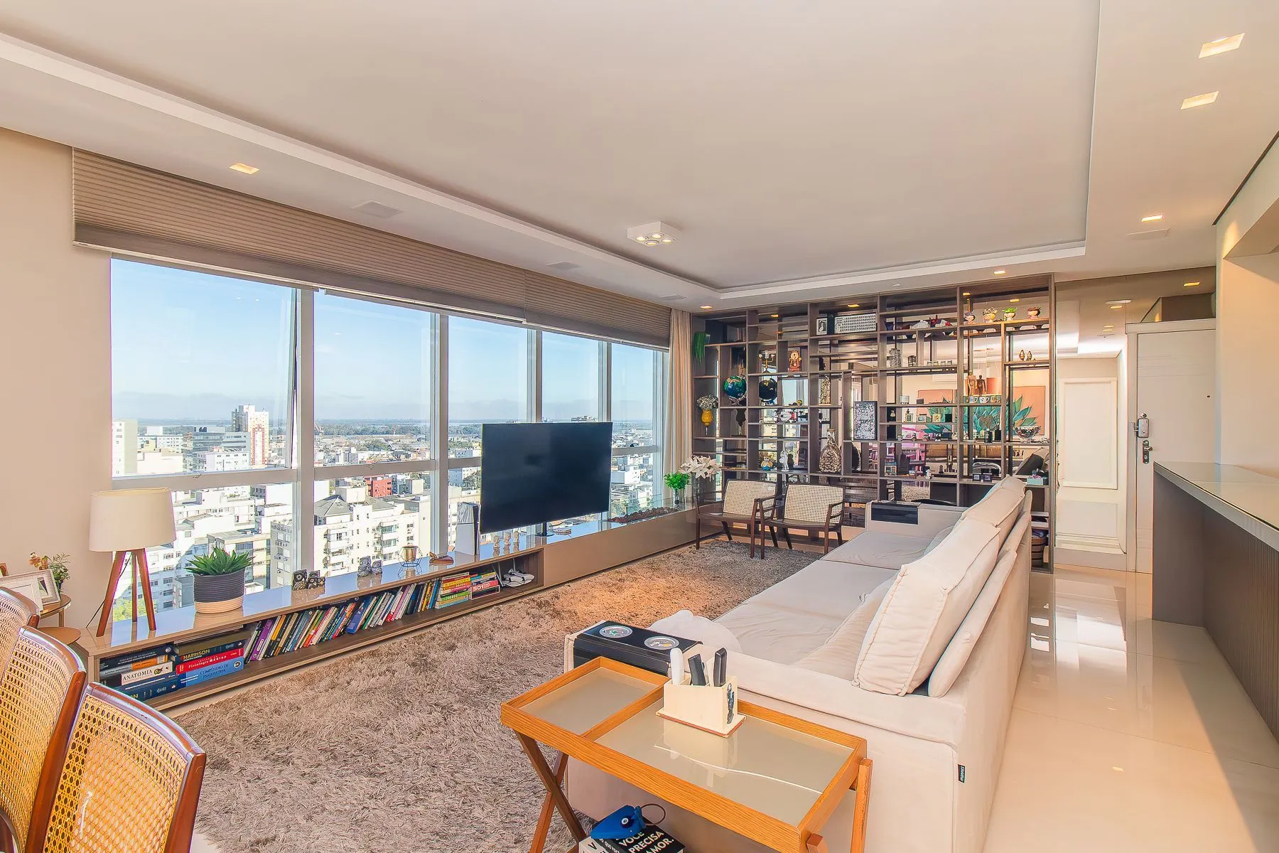 Imagem Apartamento 3 suítes 3 vagas no Moinhos