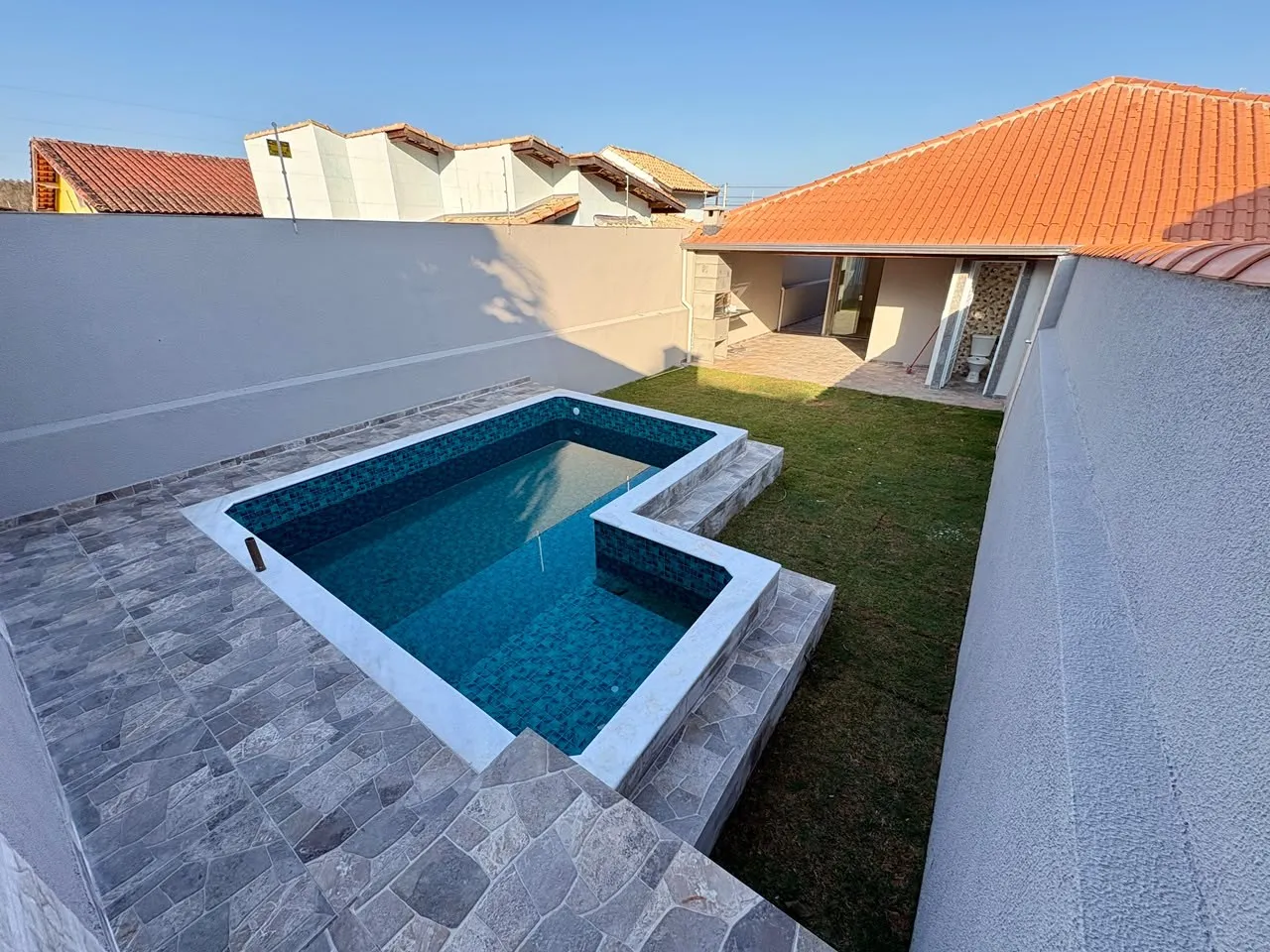 Foto do imóvel Casa para Venda em Itanhaém, Cibratel II, 2 dormitórios, 1 suíte, 2 banheiros, 4 vagas em Rua Iguaçu