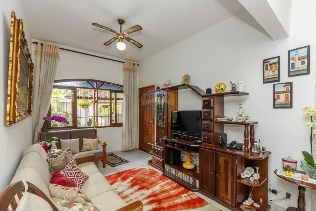 Imagem Casa Térrea 300m² 3 Dormitórios 5 Vagas com jardim e Área Gourmet Edícula