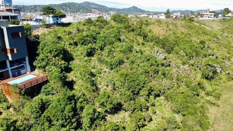 Imagem Terreno à venda em Garopaba-SC, bairro Ferraz, 810m² de área - Oportunidade única!