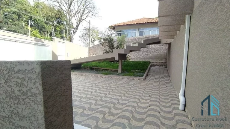 Imagem Casa, 04 quartos c/suíte, 02 subsolos tipo bunker, com 05 ambientes subterrâneos amplos, ideal para adega e estúdio, em Curitiba PR