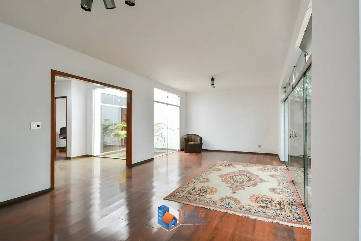 Imagem Sobrado para venda em Planalto Paulista com 4 quartos, sendo 2 suítes, 331m²