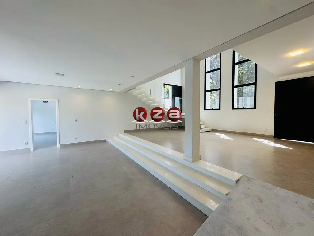 Imagem Casa de Luxo em Condomínio: 5 suítes, 5 salas, 9 banheiros, 4 vagas na cidade de Valinhos-SP, Condomínio Vale do Itamaracá - 760m².
