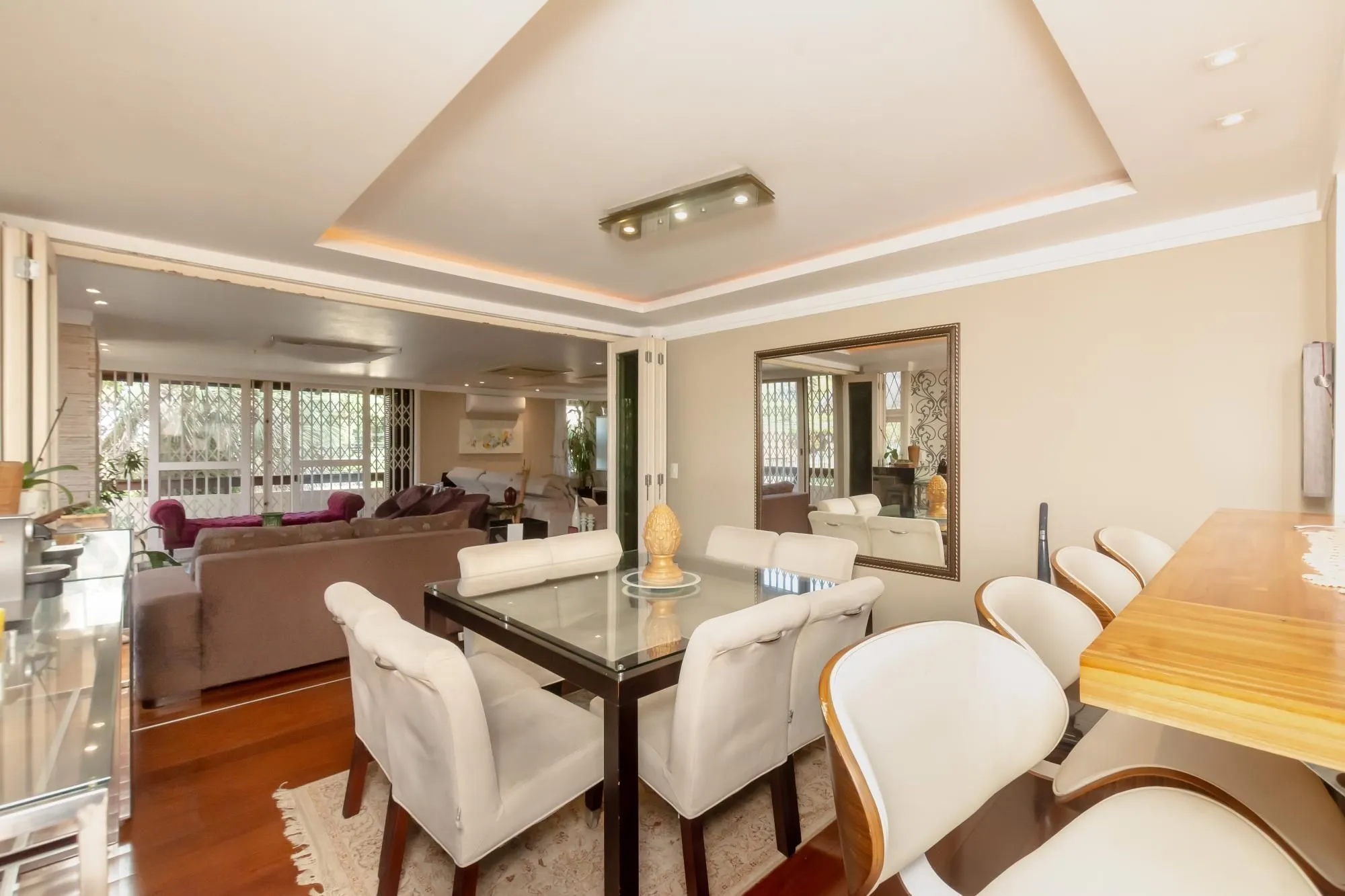 Imagem VENDA AMPLO APARTAMENTO RUA CALMA
