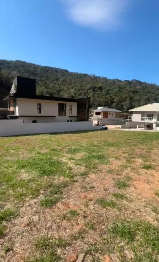 Imagem Terreno em Condomínio para Venda em Teresópolis / RJ no bairro Prata